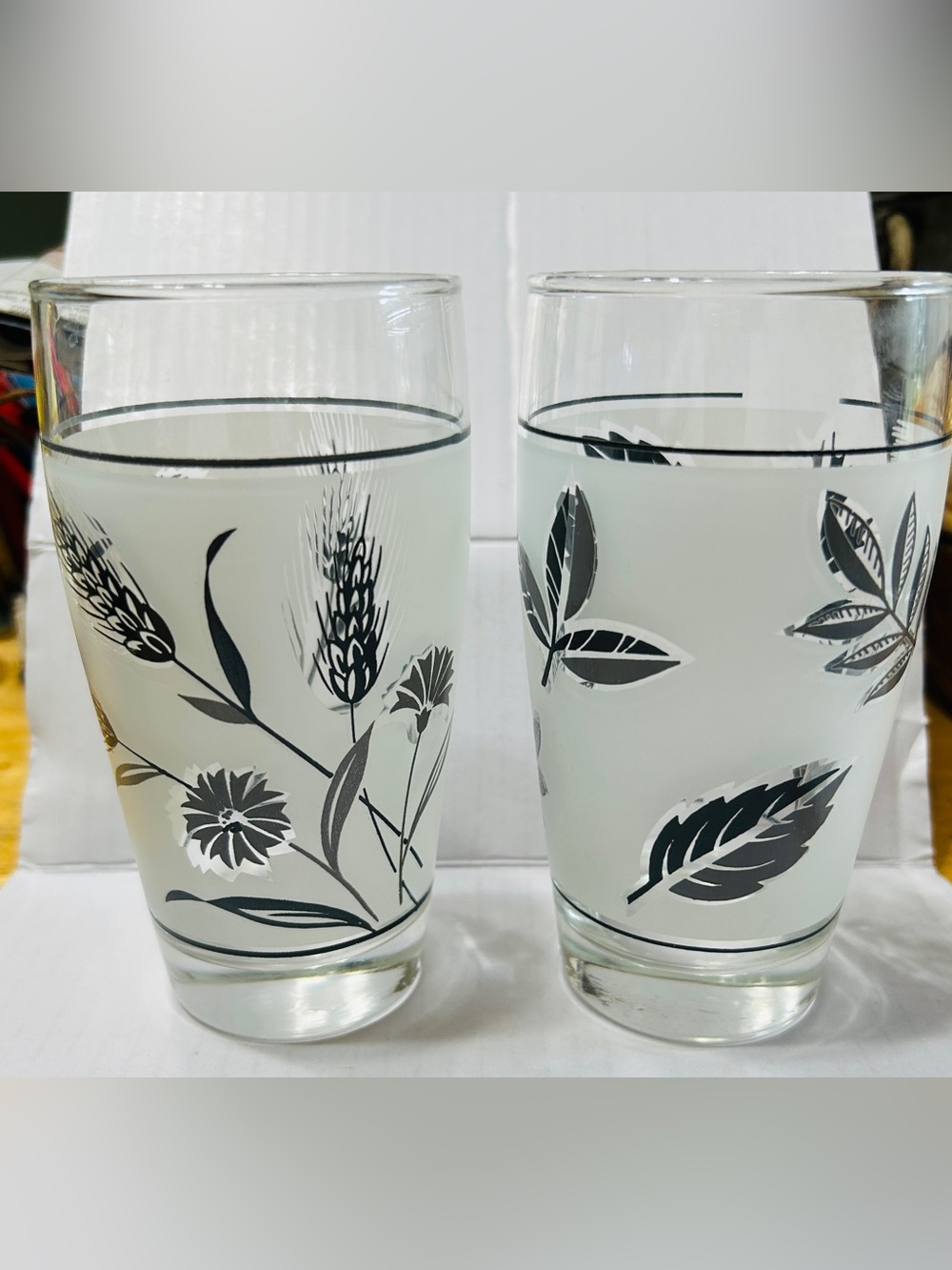 Vintage Libbey frosted glasses. 1 is wheat pattern 1 is silver leaf pattern.